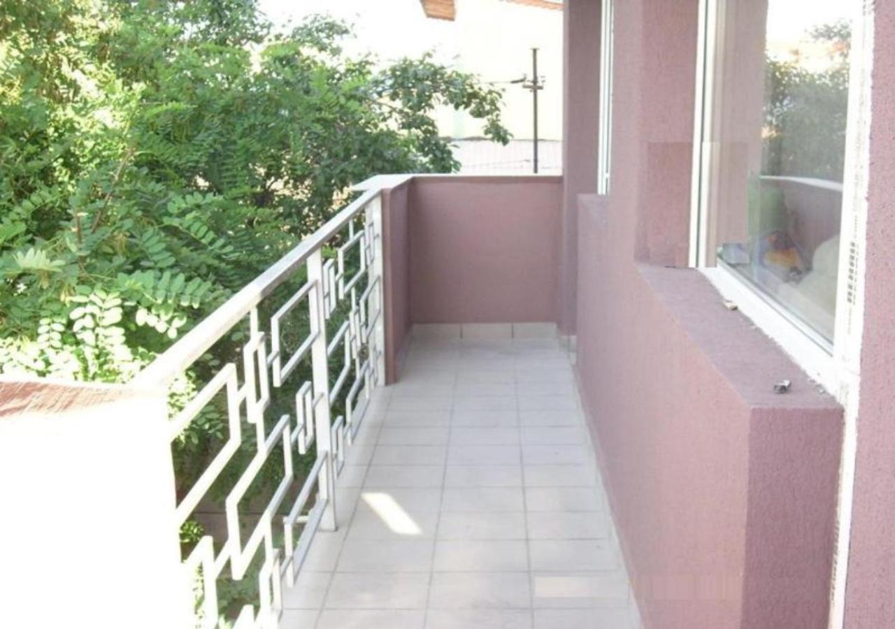 Apartament Laurentiu - Etaj.1 Bucureşti Exterior foto